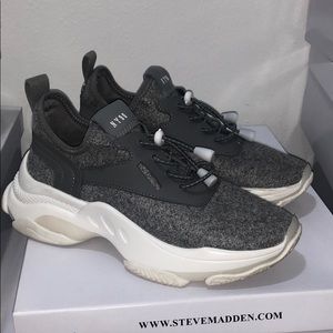 STEVE MADDEN SNEAKERS
